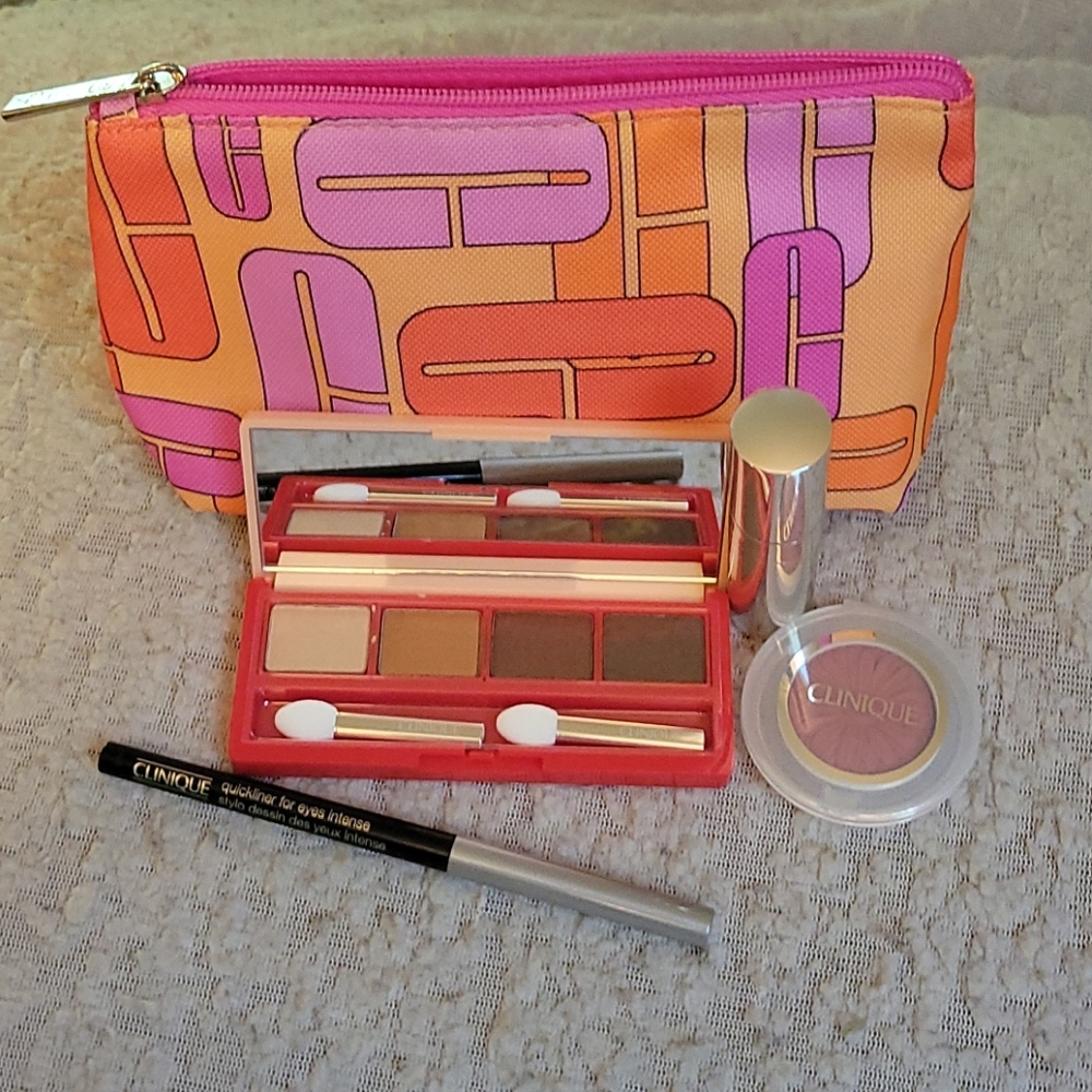 Bundle of brand new Clinique cosmetics 💕